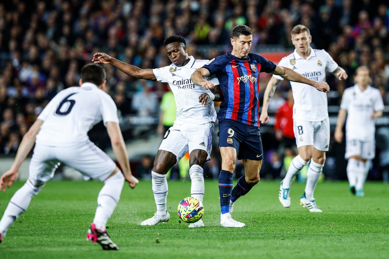 Barcelona será local en el primer partido.