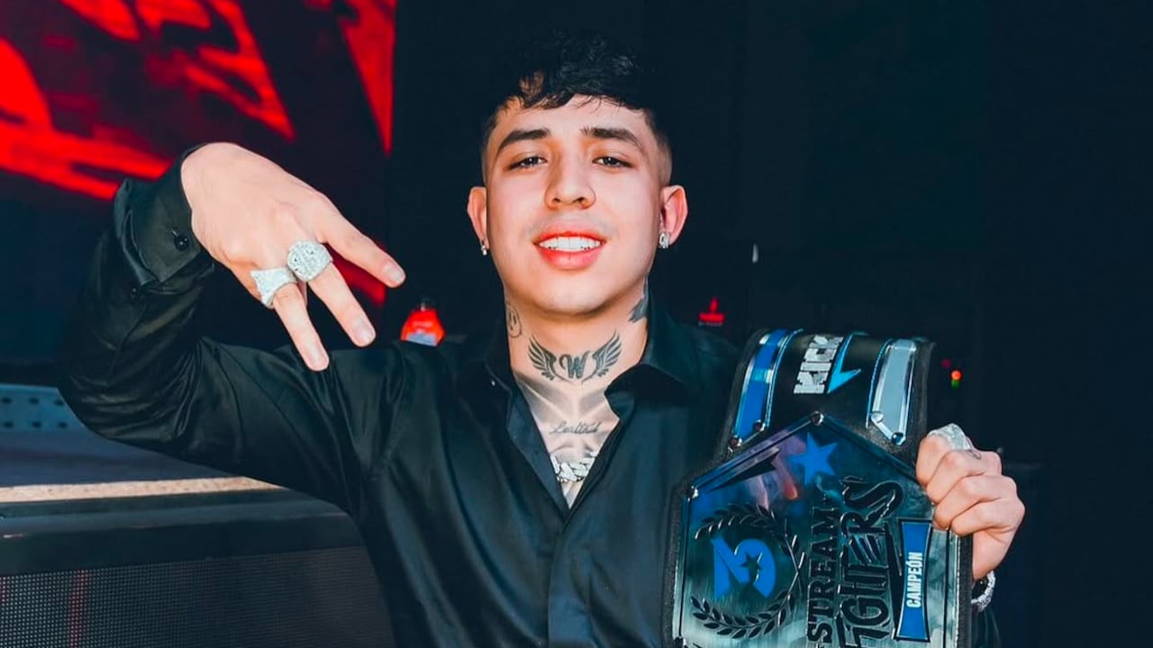 El streamer fue bajado de chiva rumbera en Medellín para cumplir con un procedimiento policial.