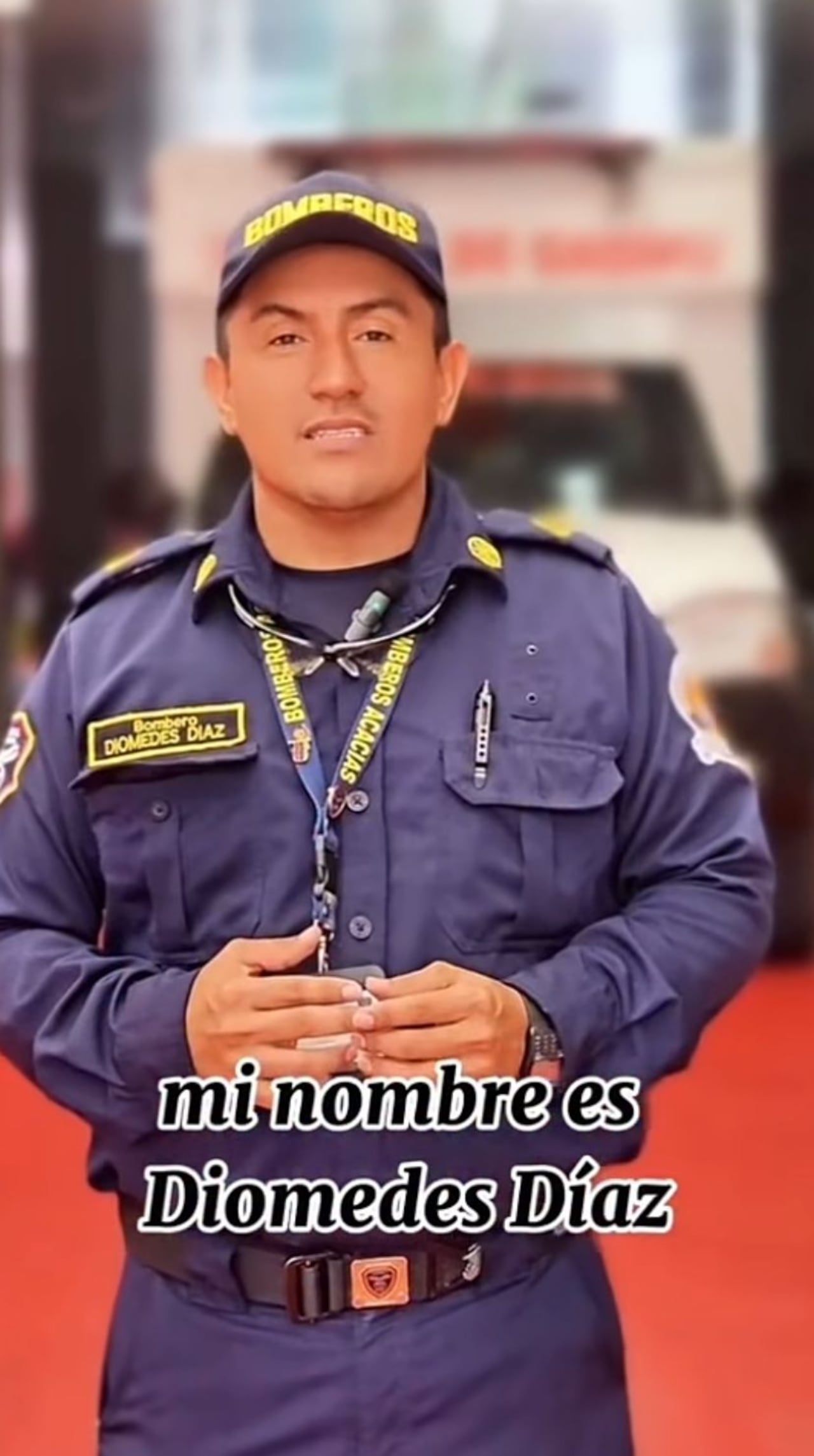 Diomedes Díaz es el bombero que causa furor en redes sociales.