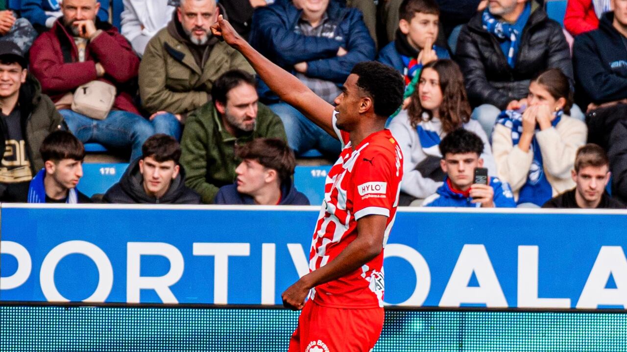 Con gol del colombiano Jhon Solís, Girona venció agónicamente al Deportivo Alavés.