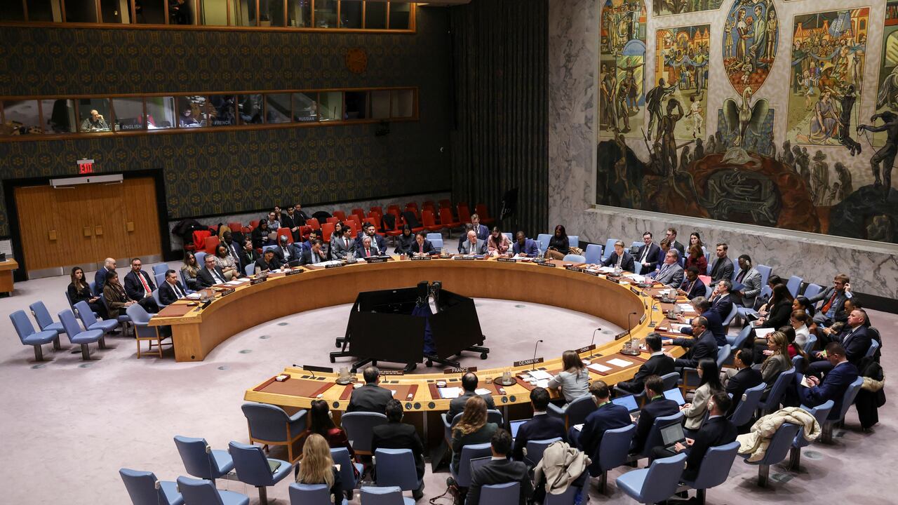 Integrada actualmente por 193 países, la Organización de las Naciones Unidas fue creada para garantizar que el mundo no volviera a vivir hecatombes bélicas que pusieran en riesgo a la humanidad. Antes de ella estuvo la Sociedad de las Naciones, que, pese a tener el mismo propósito, no pudo evitar que ocurriera la Segunda Guerra Mundial.