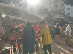 Algunos heridos en los edificios frente al centro comercial Palmeto en Cali.