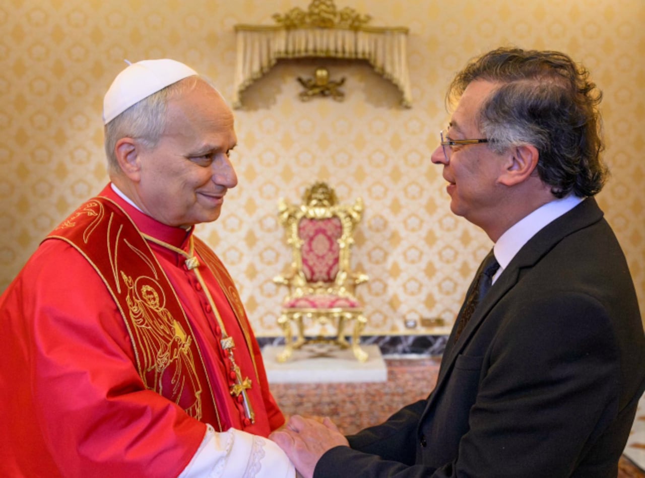 El papa León XIV y el presidente Gustavo Petro.