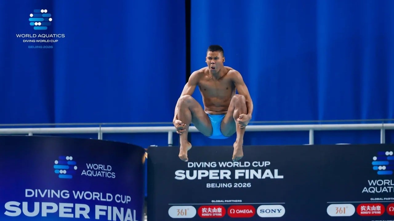 Luis Felipe Uribe en la súper final de clavados Beijing 2026.