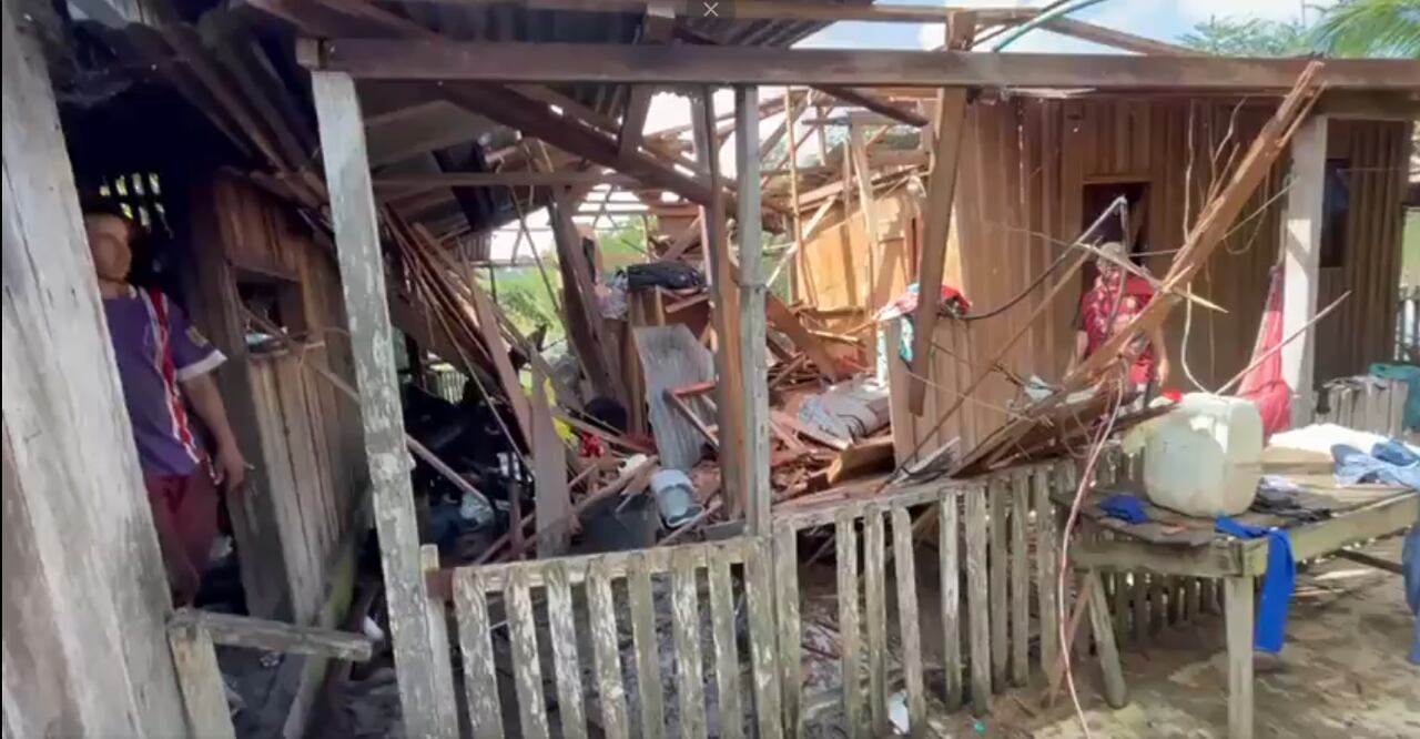 Confrontación de grupos armados en Remedios, Antioquia, dejó una vivienda destruida.
