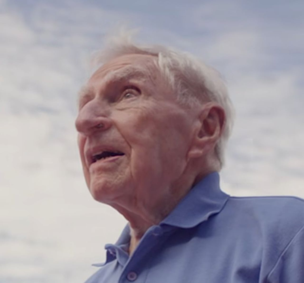 Médico, Howard Tucker