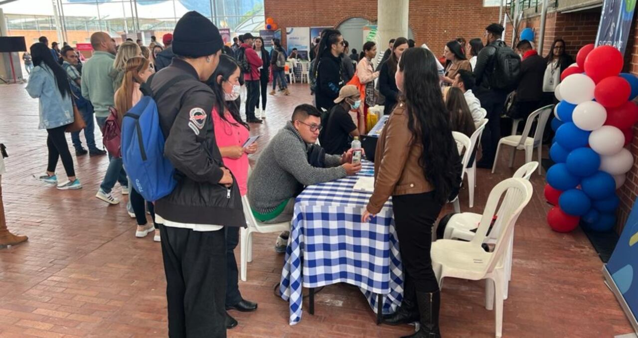 Habrá feria de empleo en Bogotá en La Plaza de Los Artesanos; hay más de 4.000 vacantes disponibles.