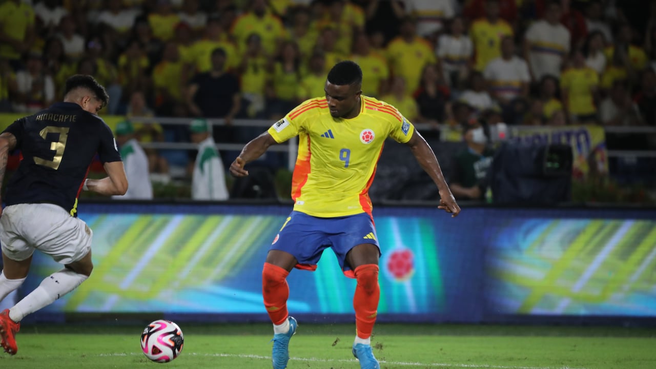Jhon Córdoba durante el partido de la Selección Colombia contra Ecuador, por las Eliminatorias al Mundial del 2026.