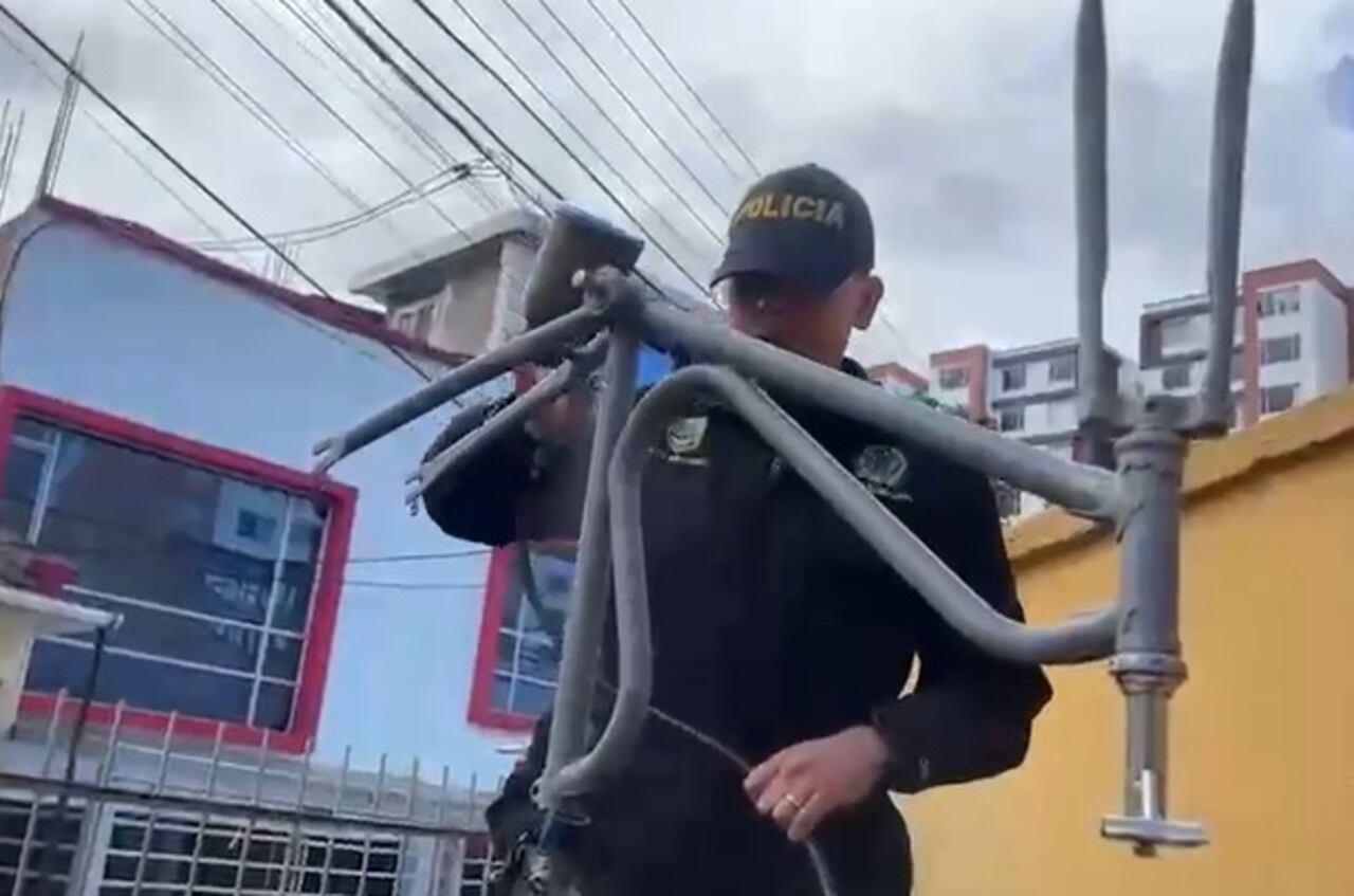 "Los mismos policías fueron los encargados de restaurar las 18 bicicletas para estos pequeños, labor que se tomó varios días", expresó el mayor de la Policía, Roberto Bautista.