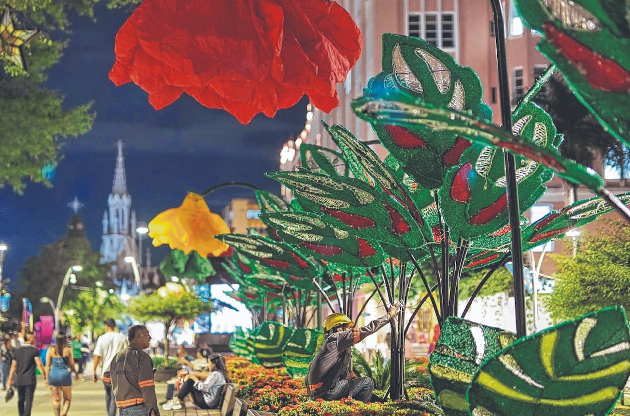 Cada año los caleños celebran el inicio de la Navidad con el encendido de las luces, que se toman la ciudad en distintos puntos, ofreciendo un espectáculo de color, historia y tradición.