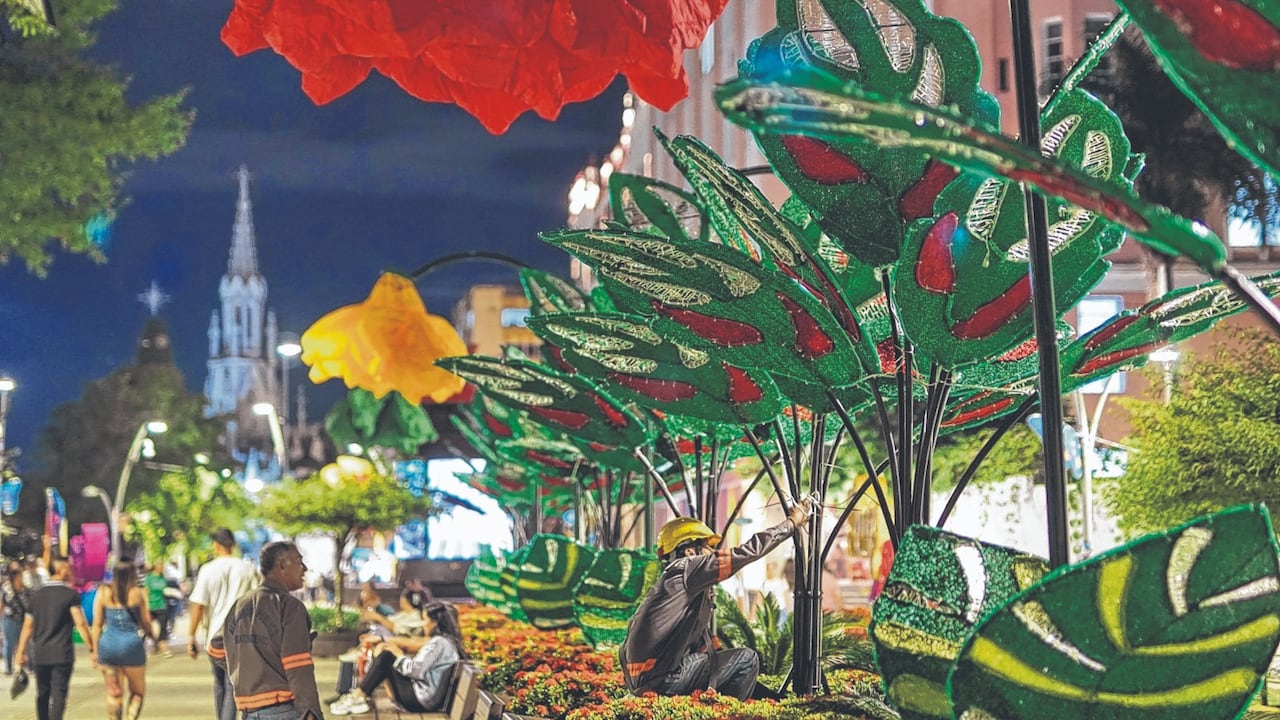 Cada año los caleños celebran el inicio de la Navidad con el encendido de las luces, que se toman la ciudad en distintos puntos, ofreciendo un espectáculo de color, historia y tradición.