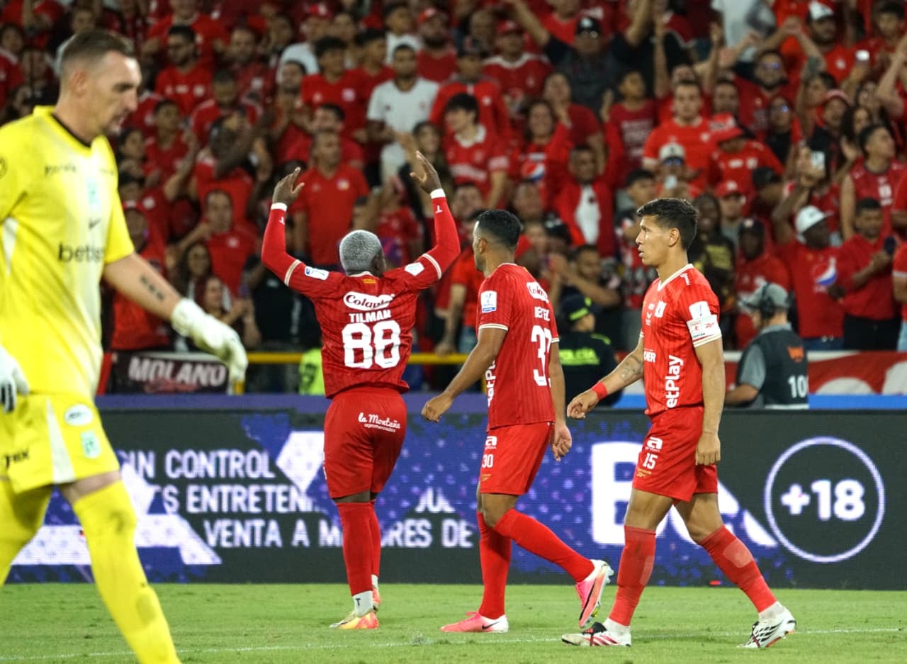 Los jugadores del América de Cali celebran el tanto de Yeison Guzmán ante Atlético Nacional por la fecha 4 de la Liga Colombiana II-2026.
