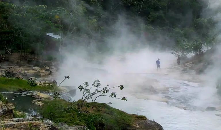 El afluente tiene temperaturas extremas en algunos tramos, que alcanzan los 90 grados centígrados.