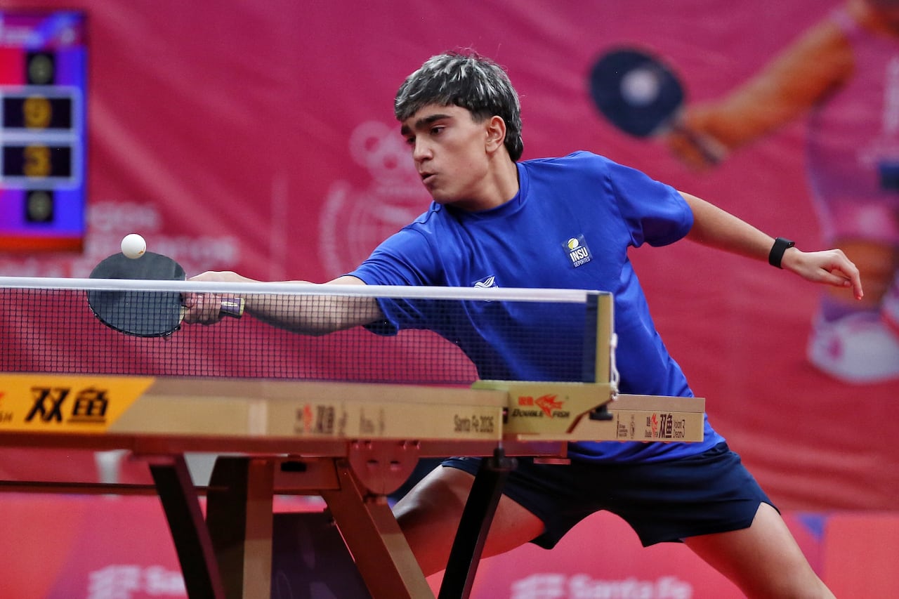 Emmanuel Otálvaro durante un juego de tenis de mes de los Juegos Sudamericanos de Santa Fe 2026.