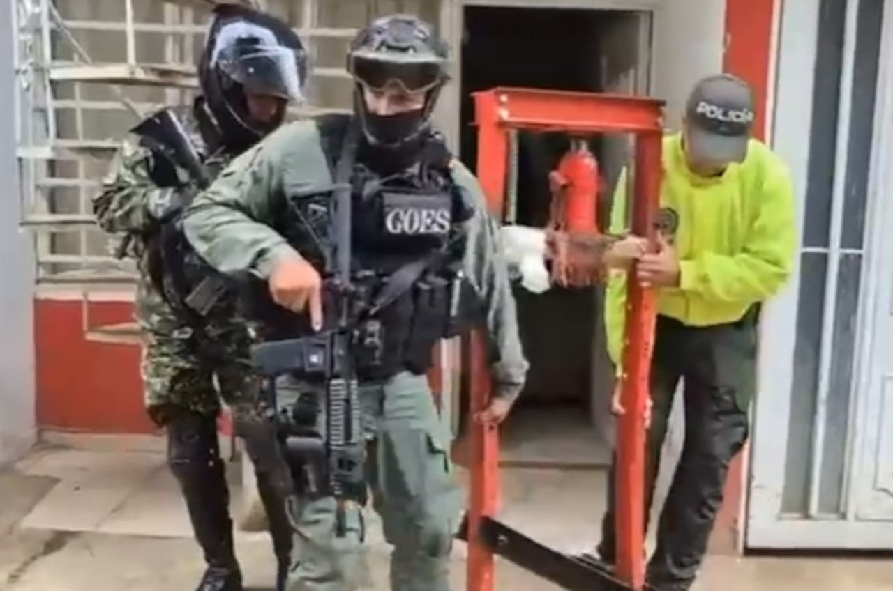 Más de 5.000 dosis de estupefacientes, entre cocaína y marihuana, fueron decomisadas en el procedimiento adelantado por los grupos investigativos de la Sijín y Sipol de la Policía.