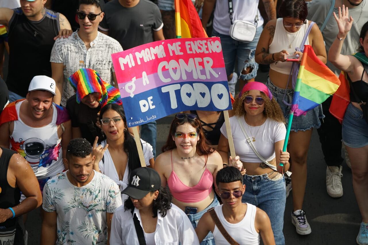 Cali ; Multitudinaria marcha LGTBIQ+ en la ciudad.