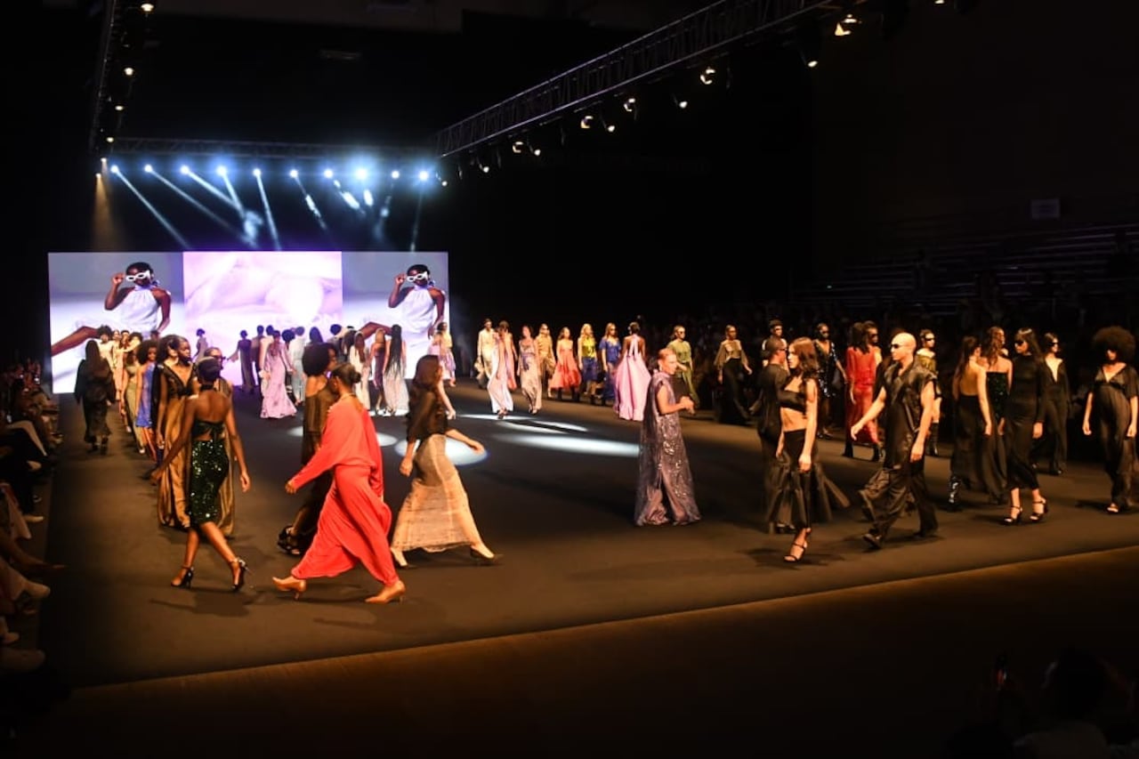 Las colecciones de la tarde y la noche consolidaron esta jornada de la semana de la moda como el epicentro creativo.