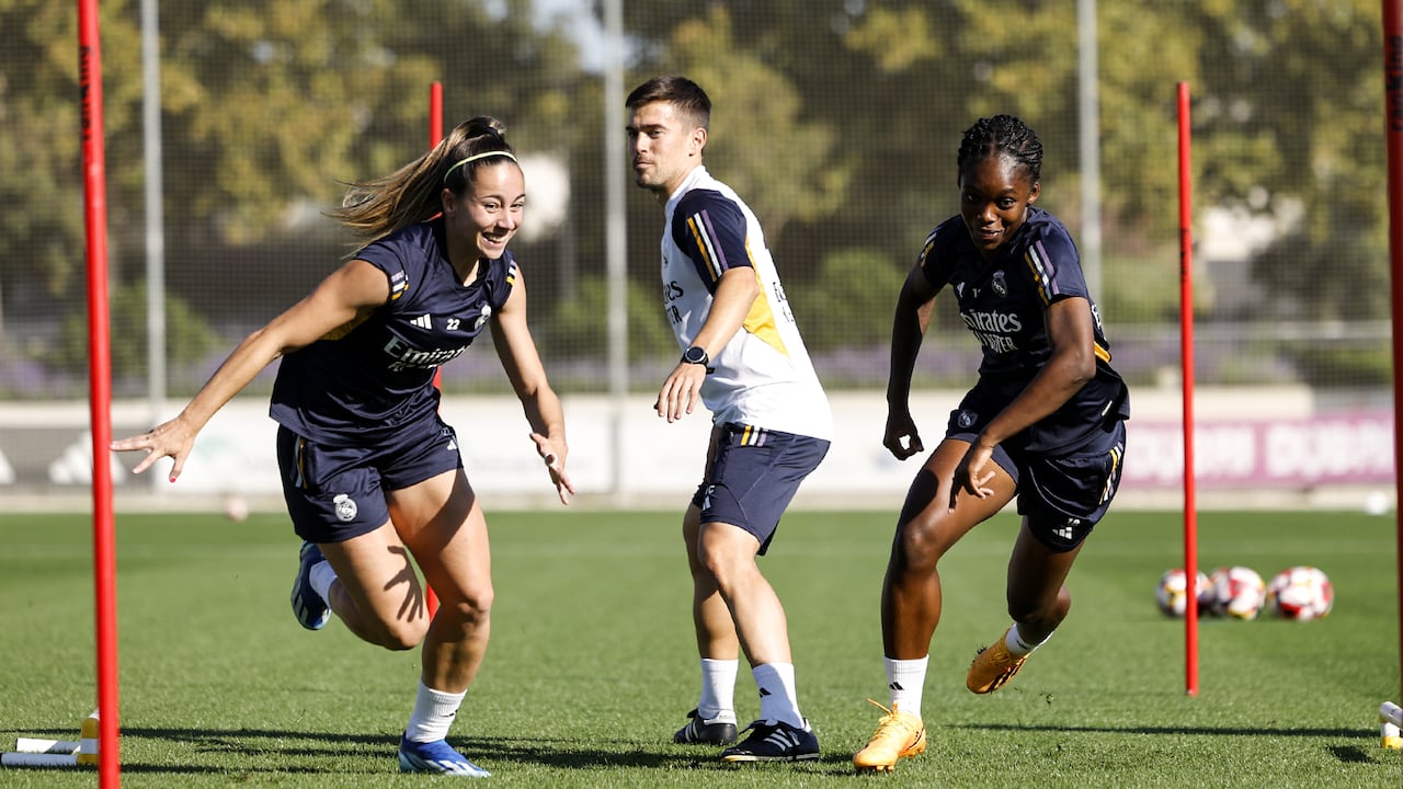 Linda Caicedo entrenando con su club.