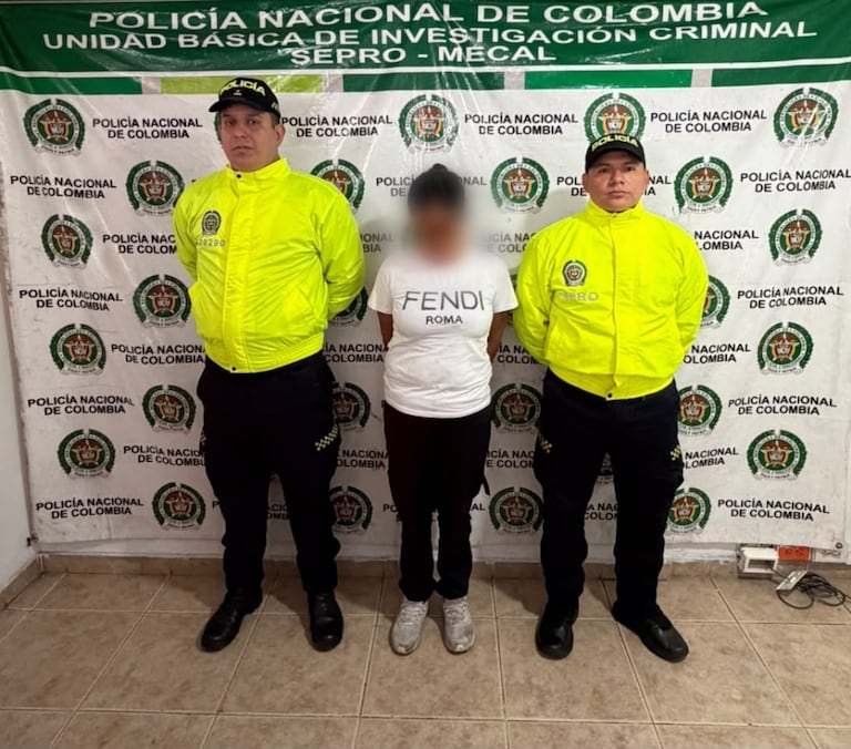 Autoridades judiciales coordinaron el despliegue operativo en Cali que permitió la captura de la mujer que abusaba sexualmente de la menor de edad.