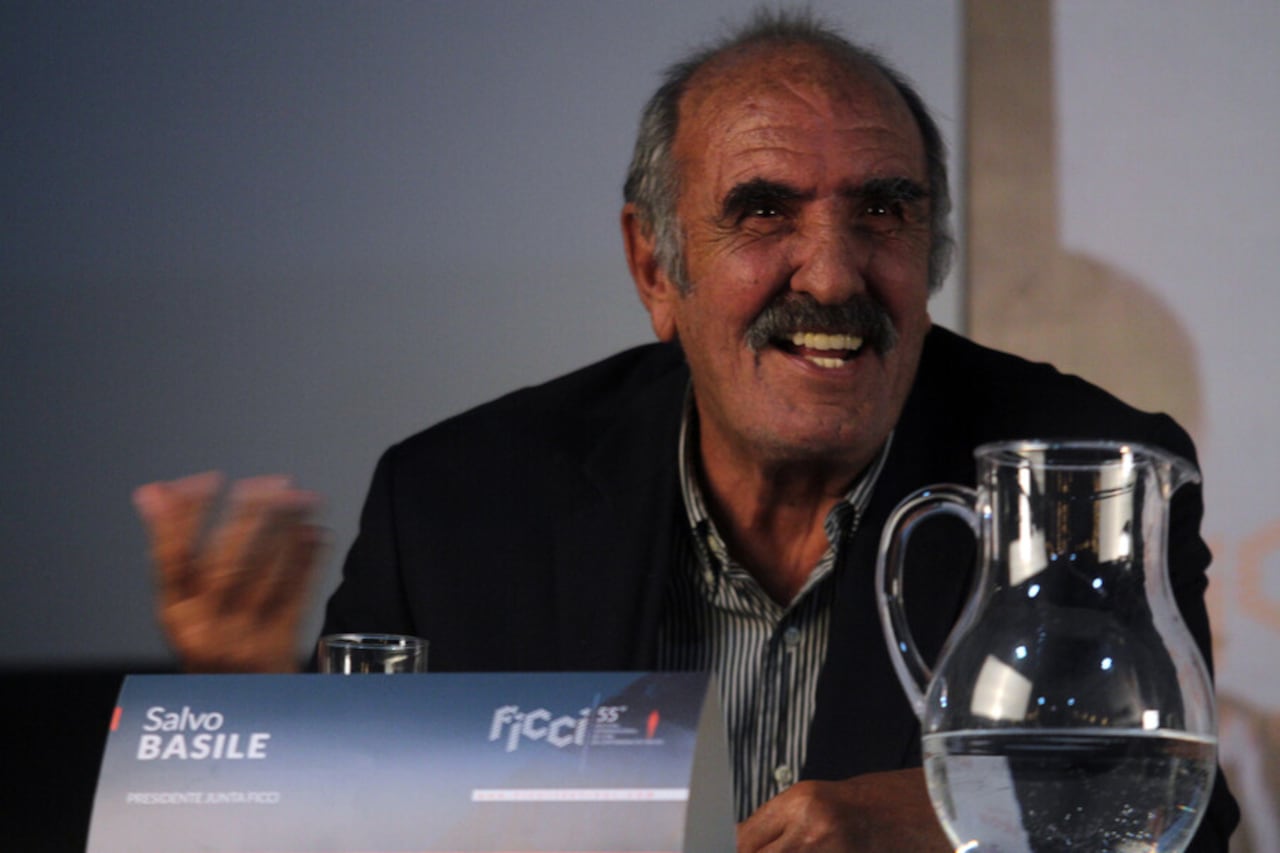 Salvo Basile perdió la vida a causa de un cáncer de estómago que venía padeciendo desde hace un tiempo y que durante las últimas semanas hizo que su salud se deteriorara aún más.