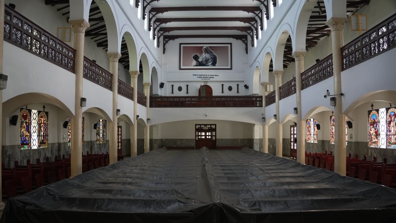 Así luce hoy la parte principal de la iglesia. Sus puertas están cerradas desde el 10 de agosto pasado.