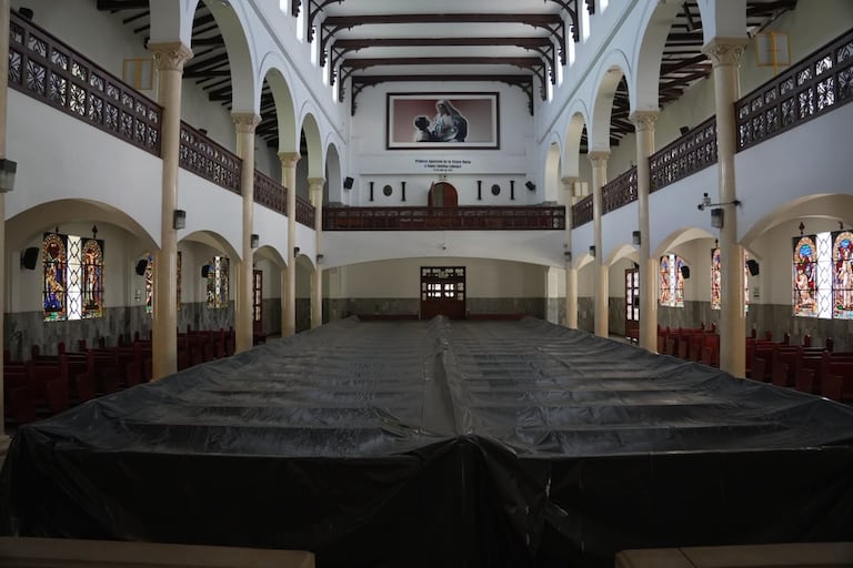Así luce hoy la parte principal de la iglesia. Sus puertas están cerradas desde el 10 de agosto pasado.