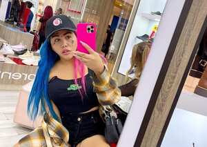 Yina Calderon se tatuó el rostro.