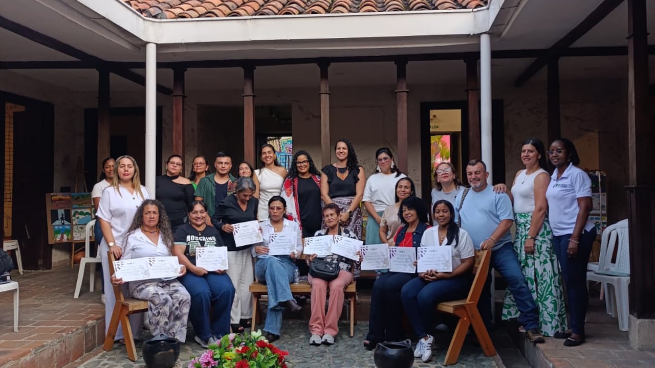 Las protagonistas de ‘Mujeres Tejiendo Memoria’ participaron en el lanzamiento del podcast, una iniciativa que reúne relatos de madres buscadoras, sobrevivientes de violencia sexual y lideresas del territorio ancestral de Mulaló.