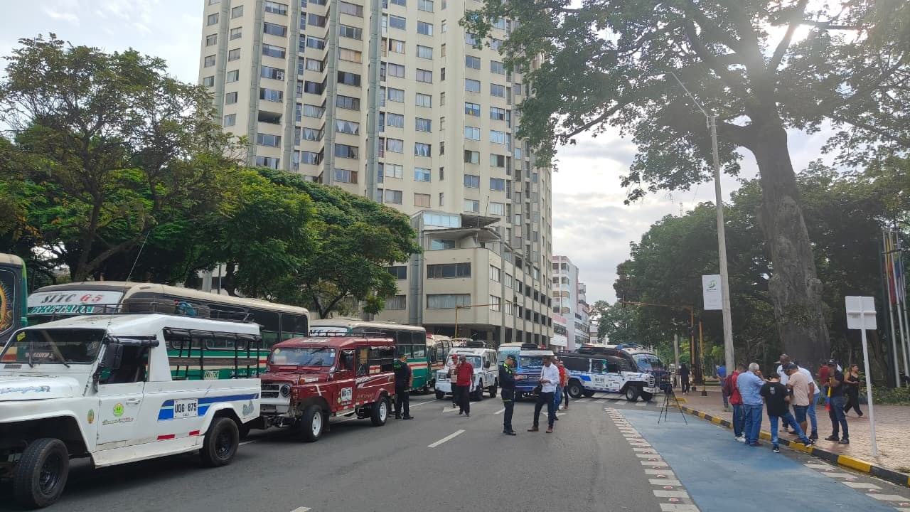 Las manifestaciones del gremio transportador generaron congestión vehicular y obligaron a implementar desvíos en distintos puntos de la capital vallecaucana.