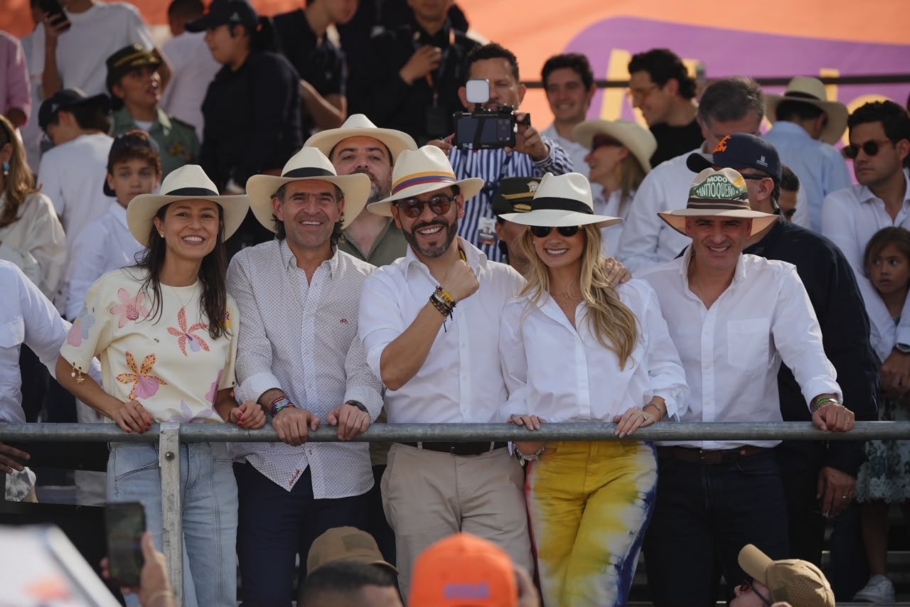 Abelardo De La Espriella acompañó el Desfile de Silleteros en su primera visita como presidente a Medellín