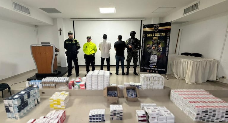 En un operativo conjunto entre la
Policía Nacional y el Gaula Militar,
fueron capturados dos ciudadanos y
se incautaron 97.935 unidades de
medicamentos que iban a ser distribuidos de manera ilegal en Montería.