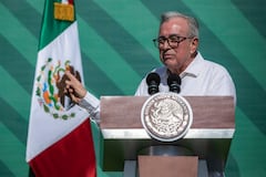 (FILES) Sinaloa Governor Ruben Rocha Moya (R) speaks next to Mexican President Andres Manuel Lopez Obrador during AMLO's daily morning press conference, in Mazatlan, Sinaloa State, Mexico, on April 8, 2024. The US Justice Department accused the governor of the Mexican state of Sinaloa, Ruben Rocha Moya, of narcotrafficking in a statement from the Southern District Court of New York City on April 29, 2026. (Photo by Rashide FRIAS / AFP)