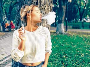 La tendencia de universitarios y colegiales colombianos es usar vapeadores y cigarrillos electrónicos pensando que son inofensivos. Pero ellos deben ser informados sobre las secuelas de esta conducta.