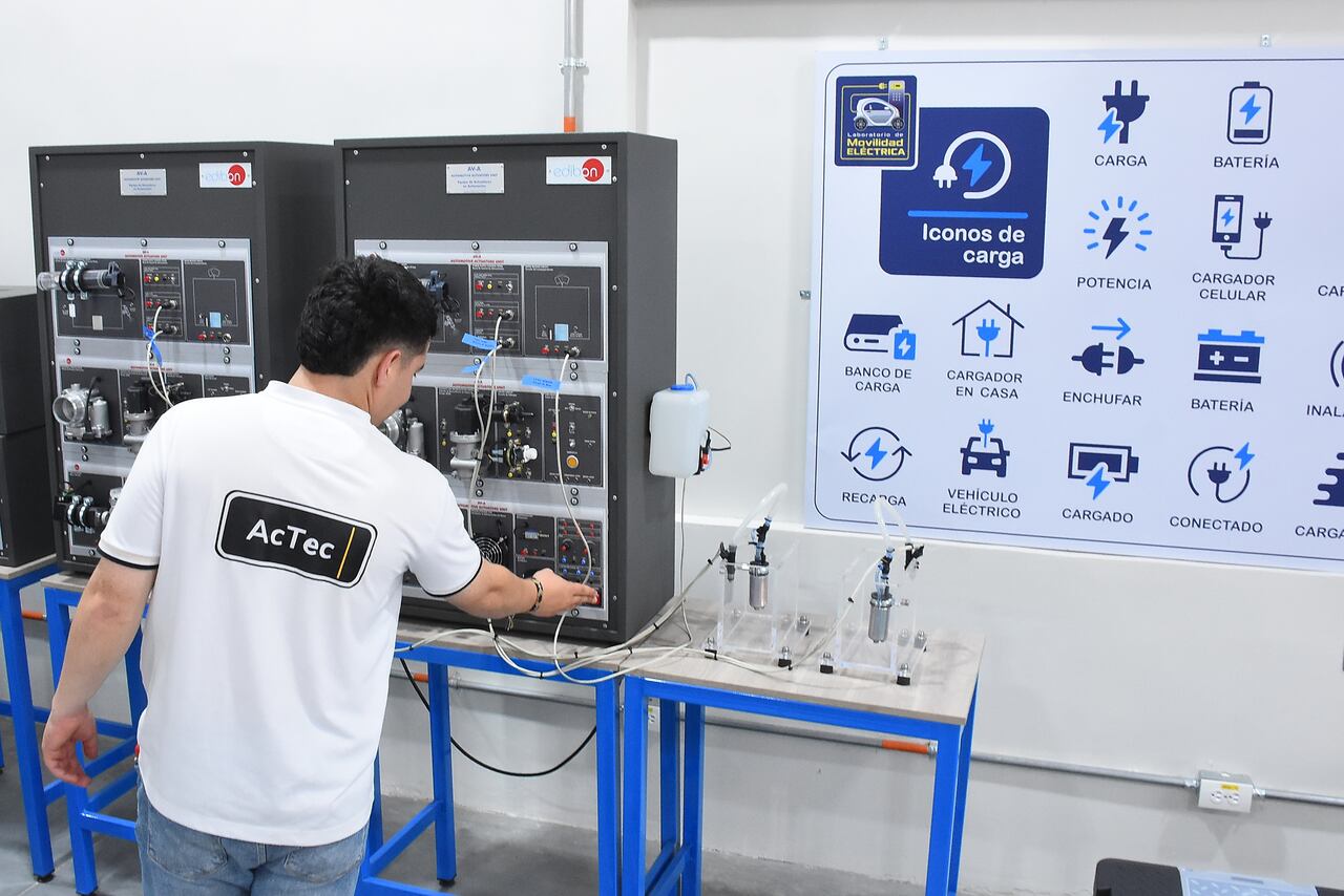 Inauguración Taller de movilidad eléctrica I.E Antonio José Camacho