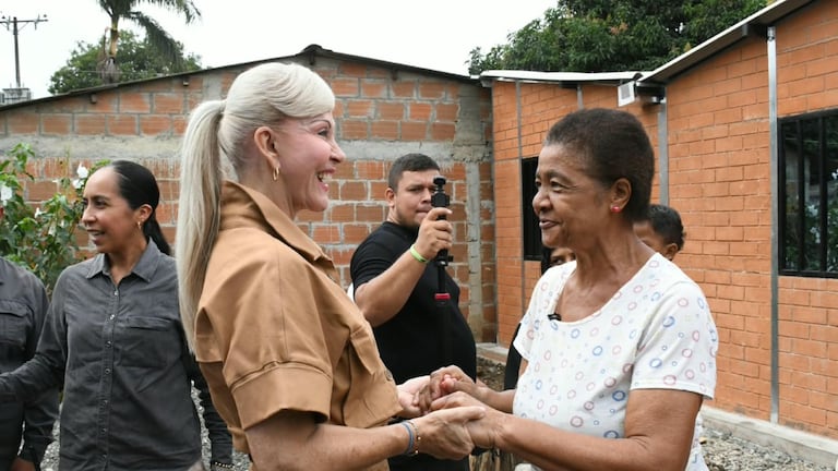 Entrega de viviendas en Yumbo.