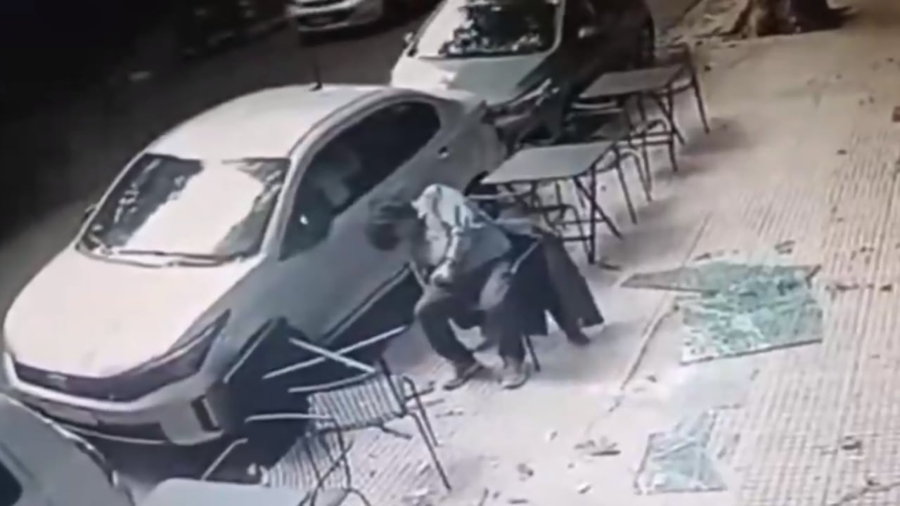 Vidrio cayó sobre hombre en Argentina