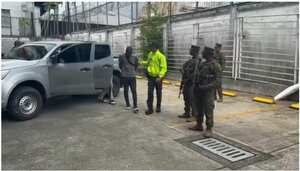 Gracias a una operación coordinada entre la Seccional de Investigación Criminal SIJIN y la Seccional de Inteligencia Policial, con el apoyo de la Armada Nacional, se logró la captura de cinco personas y la aprehensión de dos menores de edad en las comunas 10 y 12 de Buenaventura.