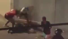 Imagen del enfrentamiento entre hinchas en la ciudad de Cartagena.