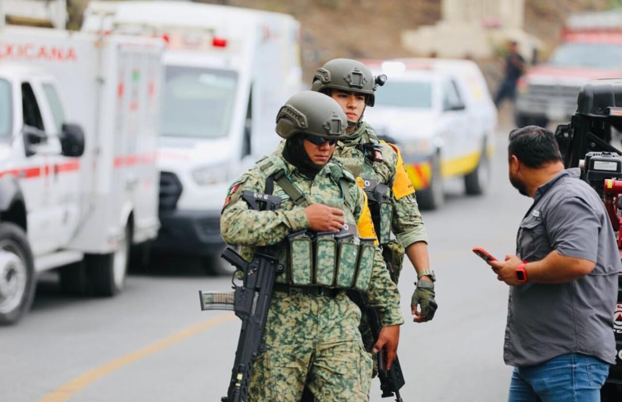 Once de los ocupantes del vehículo fallecieron en el sitio y uno más, un menor de edad, murió en el hospital, añadió Cavazos, informaron las autoridades. Fot: tomada de redes.