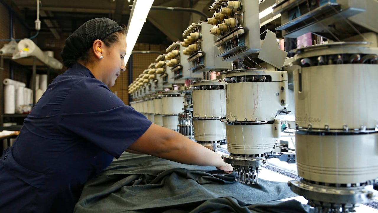 Uno de los principales retos para la integración de la población venezolana en Colombia es lograr la formalidad en el trabajo. Según el estudio publicado por Raddar, una firma consultora sobre consumo masivo en el país, apenas el 18 por ciento de los venezolanos que trabajan poseen un contrato.