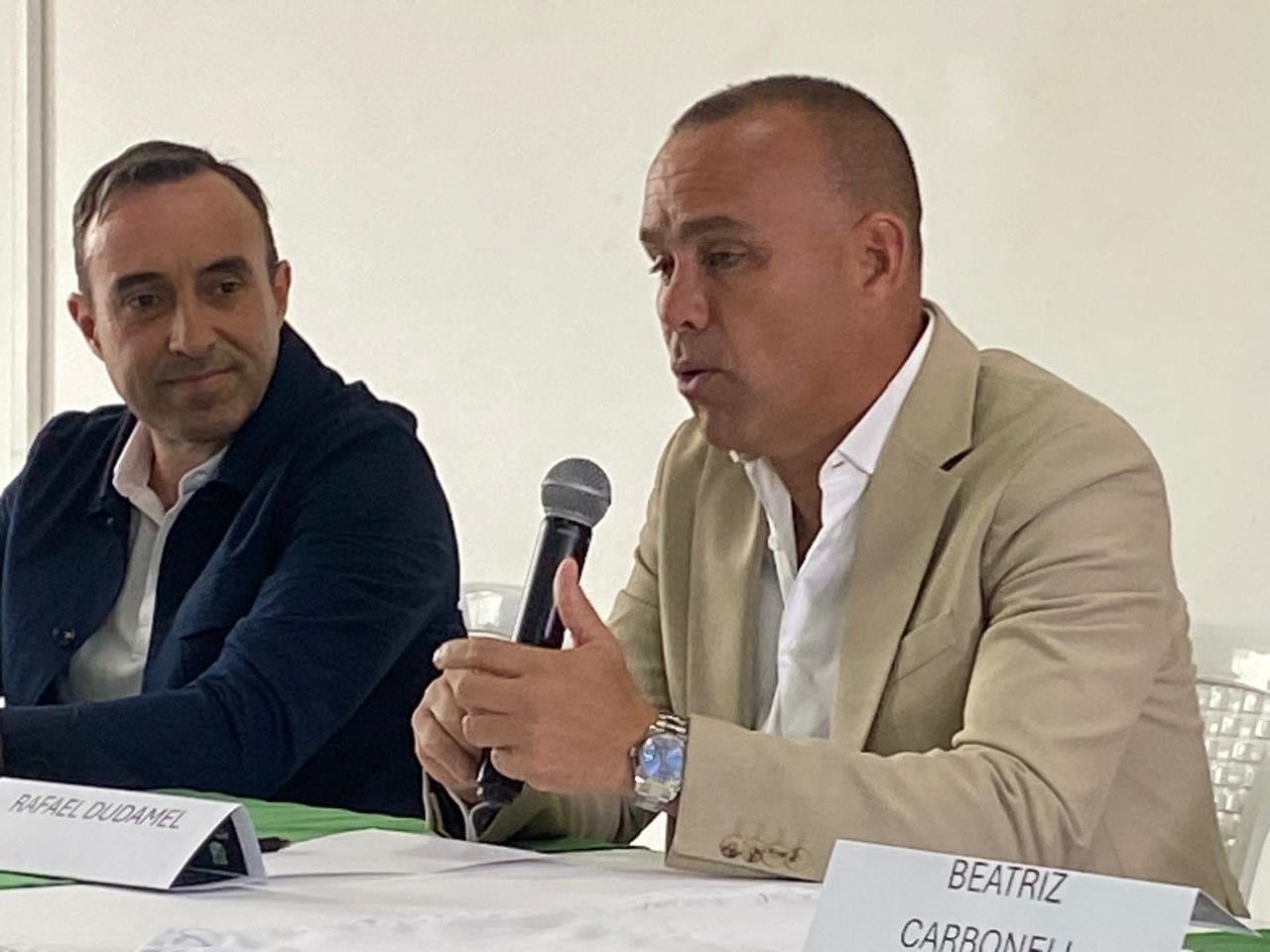 “Le mando un abrazo al profesor Gamero, le
Mando mi respeto y mi admiración. Él sabe q nosotros los entrenadores estamos sometidos a estas situaciones, pero encontré un grupo bien trabajado y preparado gracias al trabajo que se venía haciendo”