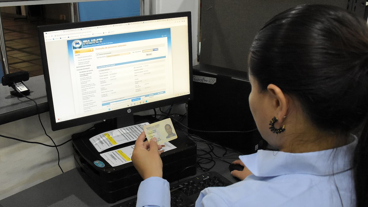 Desde la oficina de licencias del CDAV , Hacen un llamado a la ciudadanía caleña a que se acerquen a renovar las licencias de conducción, Presto que a la fecha solo van 89 mil de las 150 mil que se tenían presupuestadas para el año 2023 y también para que se eviten sanciones en los controles de tránsito por parte de las autoridades.