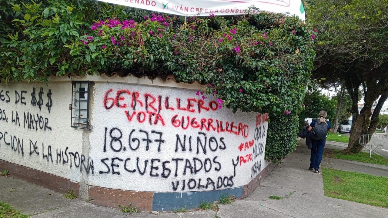 Sede del Pacto Histórico vandalizada en Bogotá.