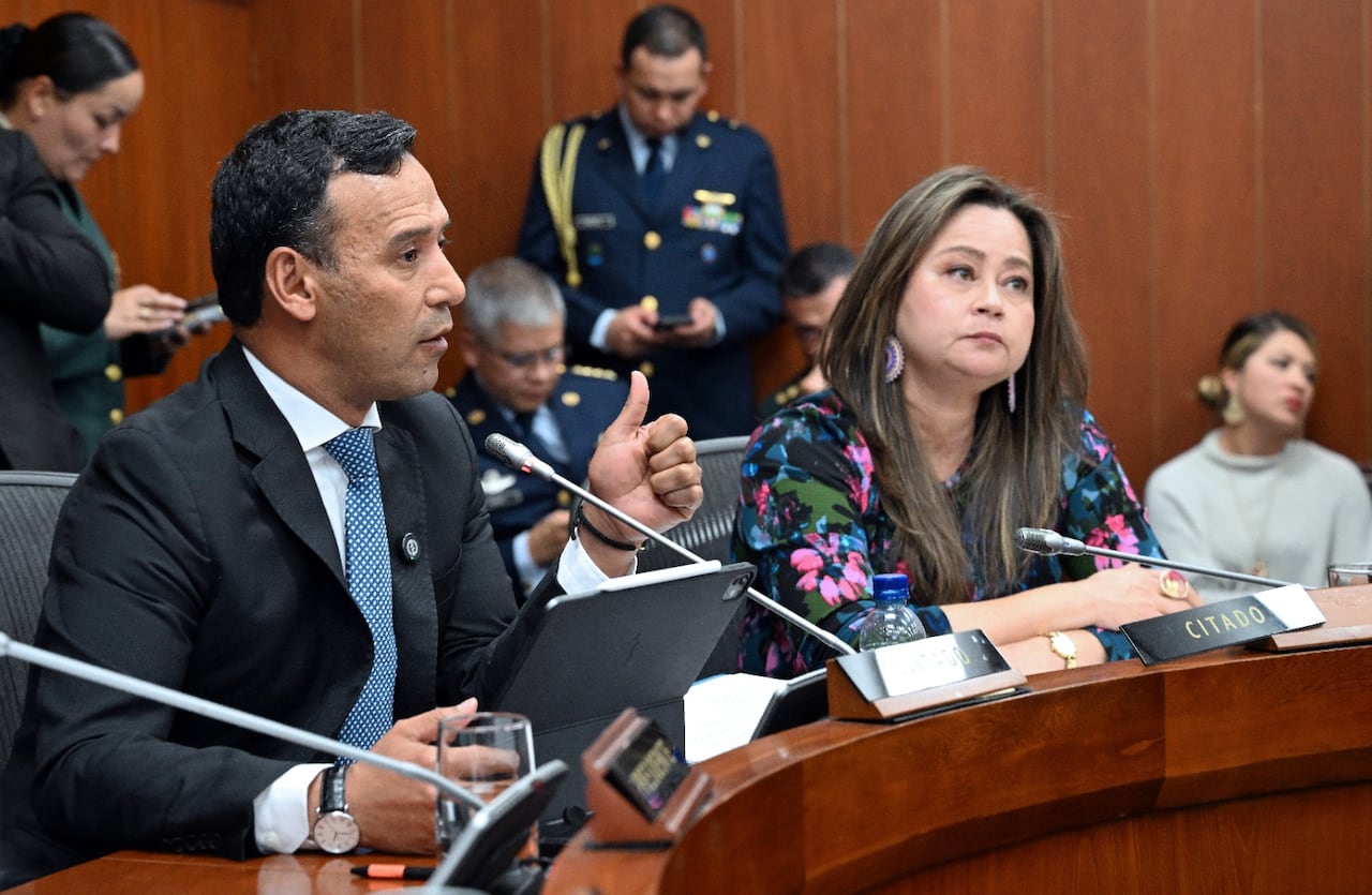 El ministro de Defensa, Pedro Sánchez Suárez, enfrentó los cuestionamientos de los legisladores defendiendo la gestión del Gobierno.