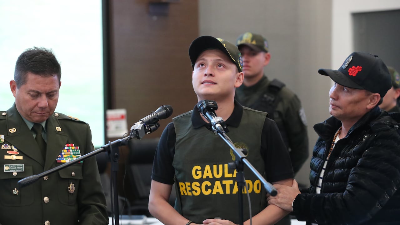 Gaula de la Policía Nacional, con apoyo de comandos Jungla, logró el rescate del cantante Miguel Ayala (hijo del artista Giovanny Ayala) y su mánager Nicolás Pantoja, secuestrados departamento del Cauca”.