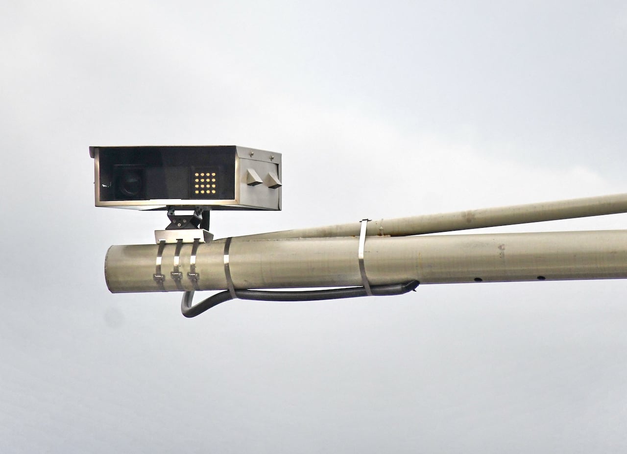 Cali: Instalación de nuevas cámaras de fotomultas en las diferentes vías de la ciudad. Foto José L. Guzmán