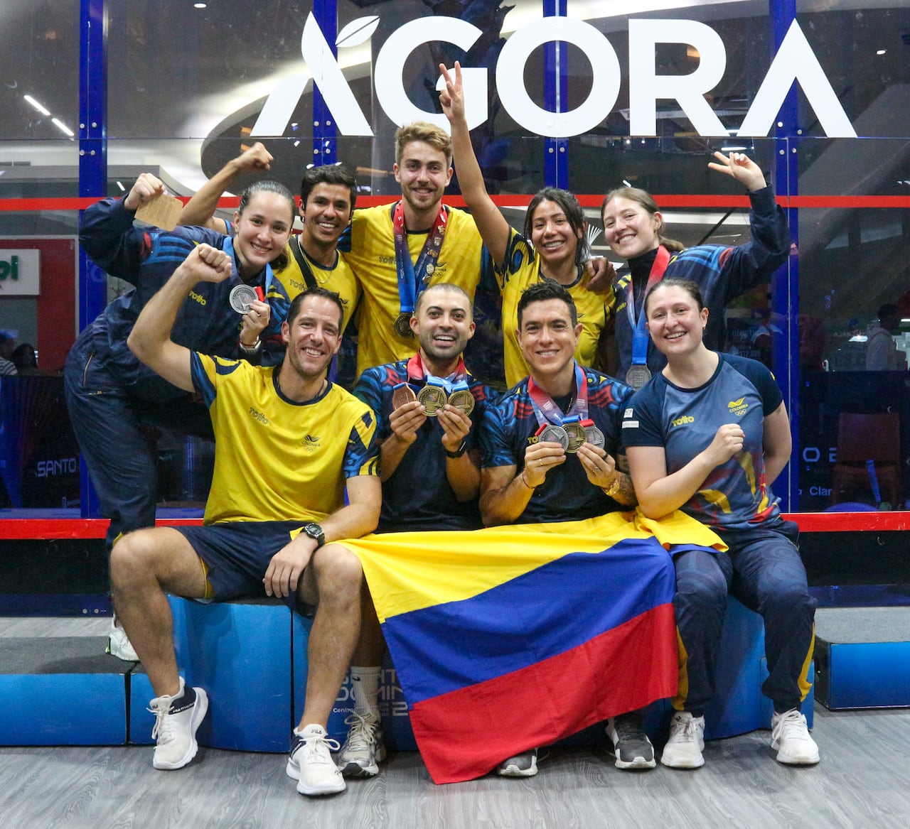 Medallistas del equipo colombiano de squash de los Juegos Centroamericanos y del Caribe 2026.