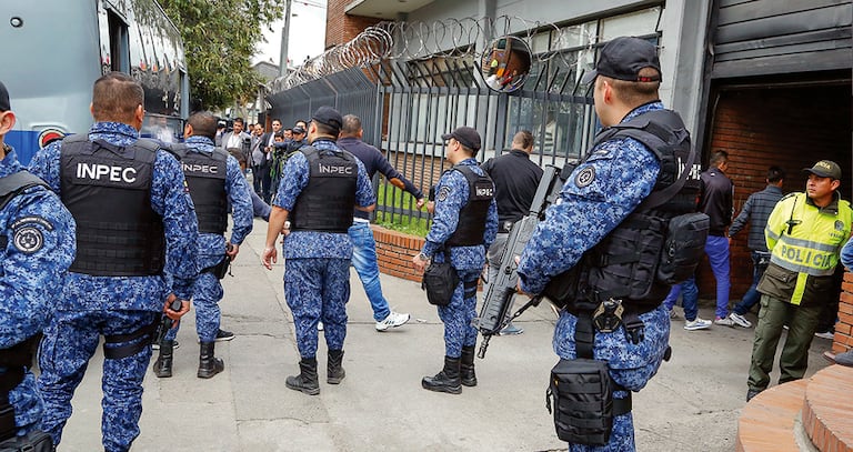 Pese a las presuntas amenazas de guardias del Inpec y su embarazo, Andrea Valdés sigue en las mismas condiciones de reclusión.