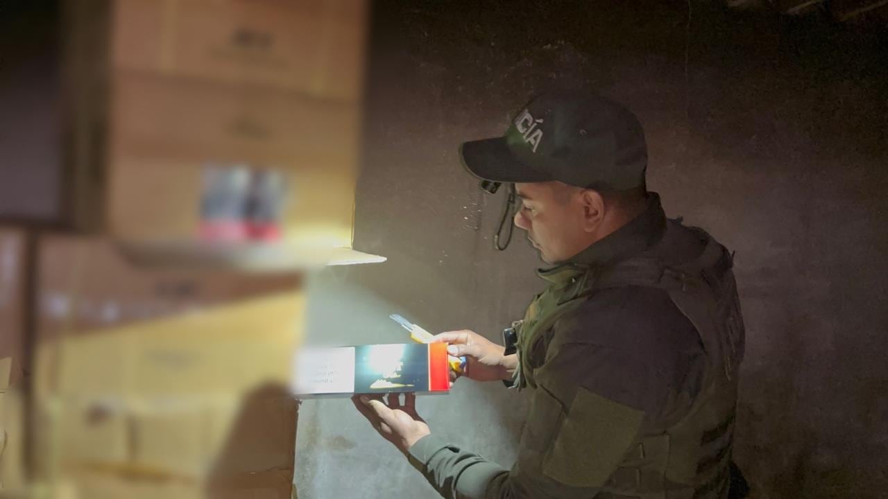 Más de 40.000 cajetillas de cigarrillos de contrabando fueron encontrados por la Policía Fiscal y Aduanera (Polfa) durante tres operaciones de allanamiento en zona rural de Ipiales, Nariño.