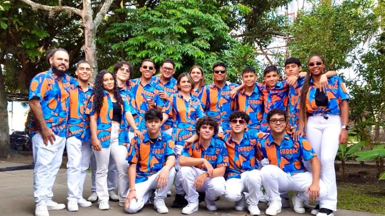 El público acompaña una presentación de K-Boom, confirmando que la calle sigue siendo su principal escenario.